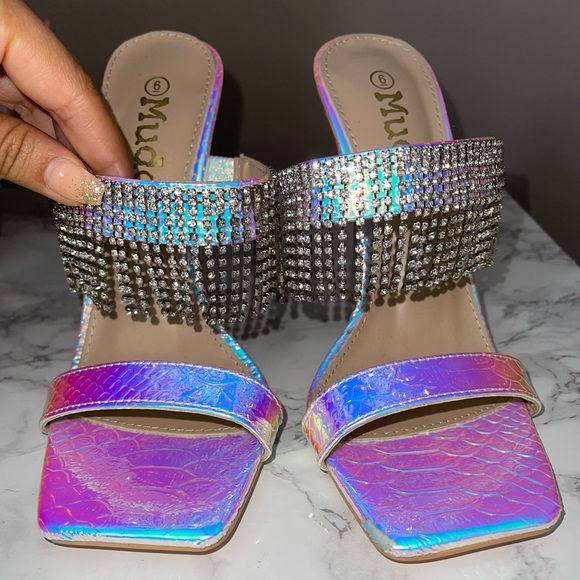 So extra 🤩 iridescent python clear heel with rhinestone fringe  🦄 - Picture 7 of 8